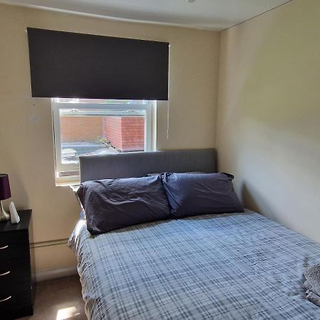Maidstone Heights III - 1 Bedroom In Maidstone! Bagian luar foto