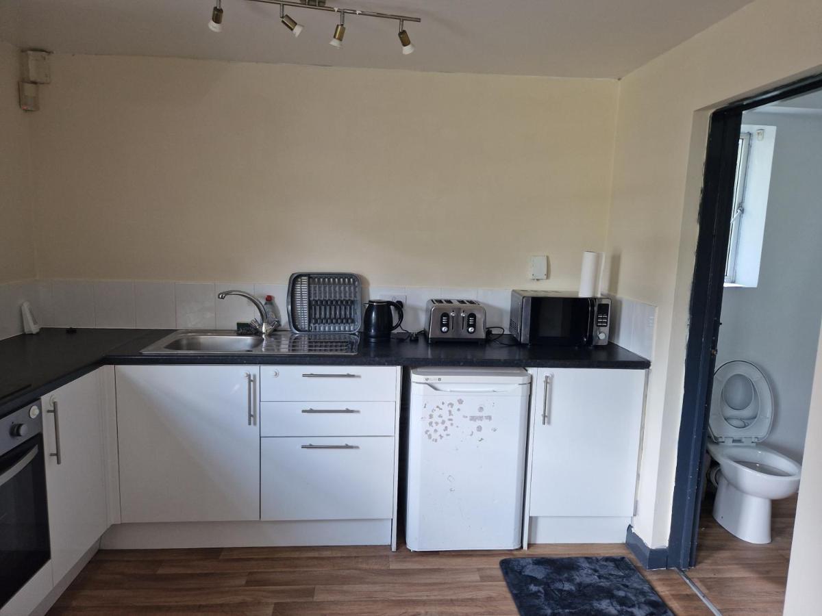 Maidstone Heights III - 1 Bedroom In Maidstone! Bagian luar foto