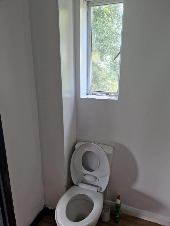 Maidstone Heights III - 1 Bedroom In Maidstone! Bagian luar foto