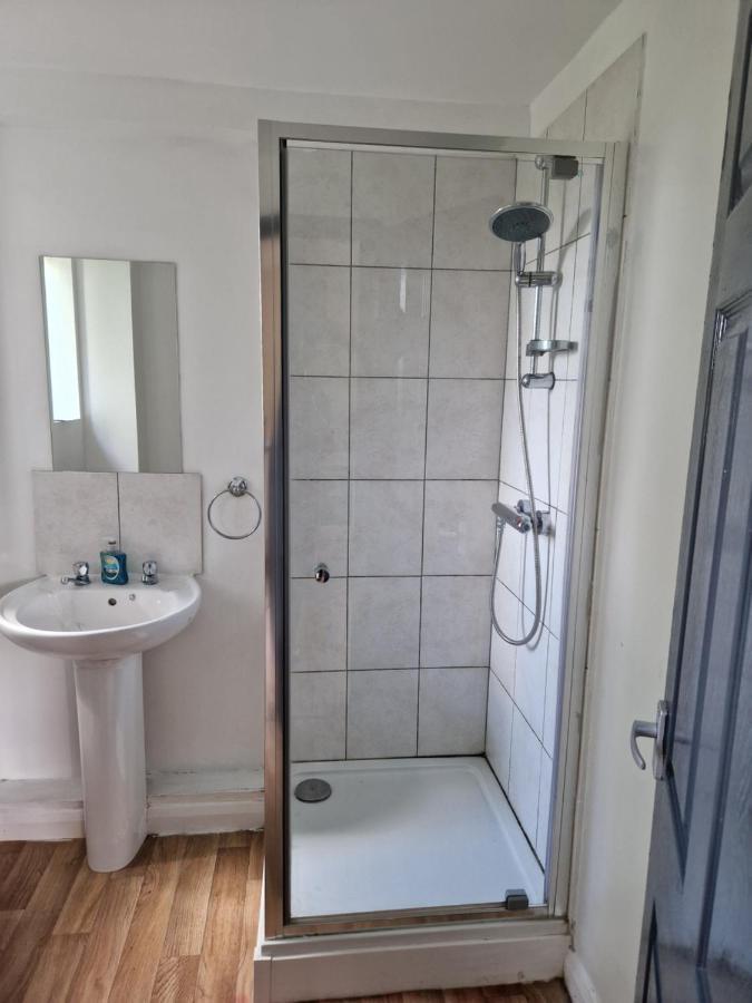 Maidstone Heights III - 1 Bedroom In Maidstone! Bagian luar foto